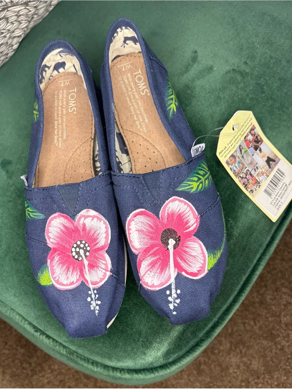 TOMS MWT Haiti Artist collective- hand painted by Haitian artist Dure Fritz.